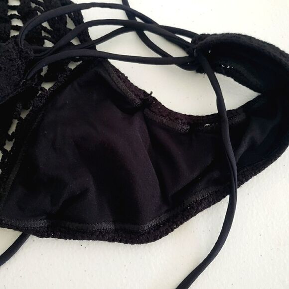 LOVERS+ Friends Wanderlust Crochet Top in Blac - Picture 8 of 10